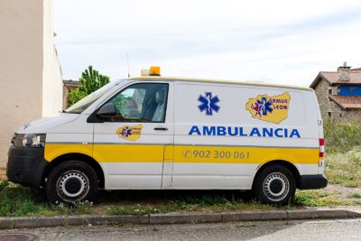 Cuándo ir a urgencias: ambulancia de emergencias sanitarias en España